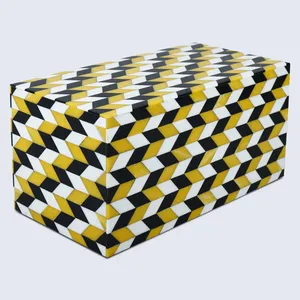 Boîte à bijoux faite à la main en résine incrustée de fournisseur indien pour des cadeaux personnalisés disponible à un prix abordable depuis l'Inde - Product Image 1