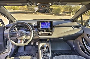 รถยนต์โตโยต้า จีอาร์ โคโรลล่า ซีริส์ อิดิชั่น ปี 2023 เครื่องยนต์ 4.1-6 ลิตร ซีลินเดอร์ เทอร์โบ หุ้มหนัง พร้อมหลังคาพาโนรามา 5 ที่นั่ง - Product Image 2