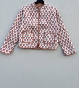 Manteau d'hiver court réversible matelassé fait à la main pour femmes veste en coton Kantha avec imprimé floral et broderie technique tricotée - Product Image 1