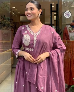 Kurti Pant y Dupatta de Chanderi con Bordado de Hilo de Alta Demanda, Fabricante de la India a Precio de Mayoreo - Product Image 3