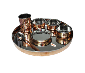 Juego de cena de cobre de acero en relieve tradicional indio hecho a mano, hermosa vajilla de regalo con cuencos Thali, cuchara de vidrio - Product Image 1