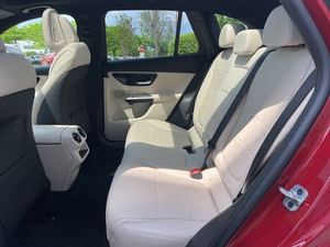 รถ SUV มือสองสวยงาม ปี 2025 รุ่น GLC 300 4MATIC เกียร์ 9 สปีด CVT กำลัง 255 แรงม้า ขาย - Product Image 3