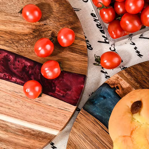 Planche à découper de cuisine en bois d'acacia personnalisable avec finition en résine époxy, style rivière, planche culinaire et de service - Product Image 5