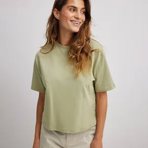 OEM kadın yüksek kalite düz kırpılmış Boxy Fit süper yumuşak nefes % 100% pamuk T-shirt özel Logo grafik baskı Tees