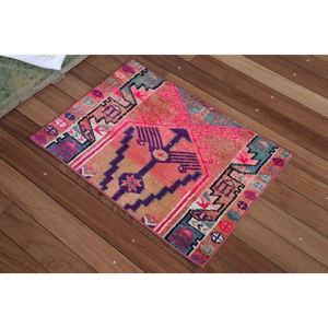 พรมวินเทจสไตล์ตุรกี ขนาดเล็ก 1.8x2.6 ฟุต (56x78 ซม.) พรมลายเรขาคณิตสีชมพู - Product Image 2