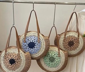 Sac de plage en raphia tissé à la main : grand sac rond de Bali - Product Image 3