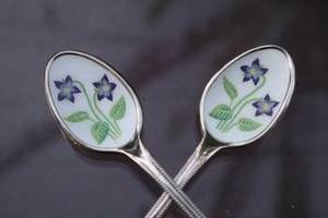 Meilleure vente d'un ensemble de cuillères à polir classiques en acier inoxydable argentées d'une capacité de 10ml de vaisselle de cuisine en métal pour mariage et salle à manger en Inde - Product Image 2