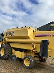 Moissonneuse-batteuse d'occasion pour riz, maïs, blé, pommes de terre et arachides avec un prix bas et une livraison rapide TX66 C/W 20ft Header Engine - Product Image 2