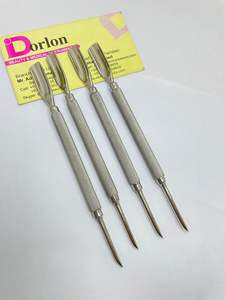 Pousse-cuticules de haute qualité à double extrémité, éliminateur de peaux mortes, pousse-ongles, logo personnalisé, pousse-cuticules en acier inoxydable au Pakistan - Product Image 3