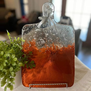 Tabla de cortar de resina con incrustaciones de resina decorativas, perfecta para cocinas interiores, mesas de comedor y amantes de la cocina rústica de granja - Product Image 1