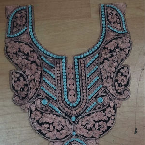 Vêtements personnalisables de luxe-Robes à motifs de cou brodées Tops Qualité 100% Style à coudre - Product Image 1