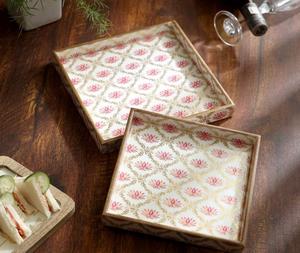 Ensemble de plateau de service rond à café imprimé de motifs de fleurs Décorations de table en bois MDF avec poignée de f s international - Product Image 6