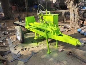 Máquina para Partir Leña con Bomba Manual, Capacidad de 42 Galones, Accionada por Tractor - Product Image 2