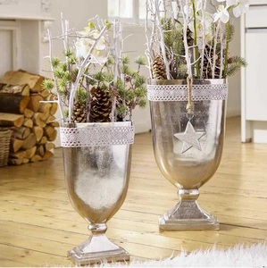 Vase à fleurs décoratif de luxe or brillant en aluminium fini avec doublure faite à la main Design Vase à fleurs à vendre - Product Image 6