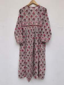 Vente en gros Peignoir ethnique bohème Robe longue Kimono fait à la main en coton indien imprimé fleuri Bouton naturel pour la plage d'été - Product Image 2