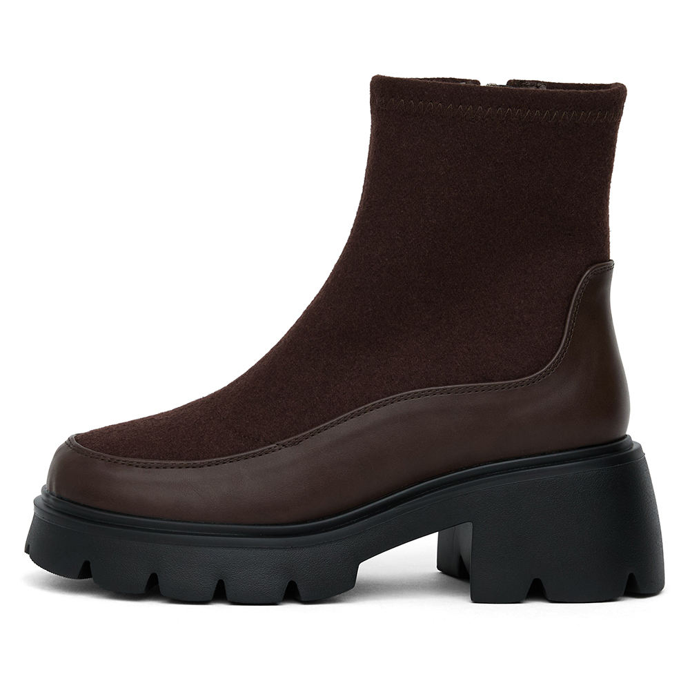 สีน้ำตาล