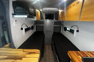 Mercedes-Benz Sprinter 2500 4x4 Usada en Buen Estado, Año 2022 - Product Image 5