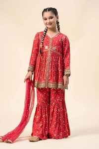 Lehenga Choli Largo Formal de Acrílico para Niñas Pakistaníes con Bordado Zari y Dupatta en Contraste para Fiestas de Eid y Vestimenta Festiva - Product Image 5