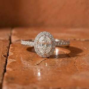 Bague Halo en Moissanite Diamant Coupe Ovale en Argent 925, Bijou de Mariage pour Cadeau Nuptial ou Fêtes d'Anniversaire, Charme Étincelant - Product Image 2