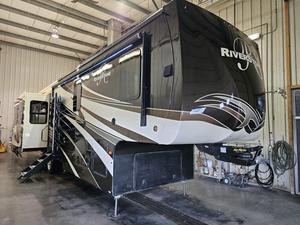 Autocaravana Usada en Tendencia: Forest River RIVERSTONE 39 MO 2019, Remolque de Viaje - Product Image 1