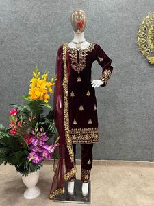 Vêtements de soirée de styliste, haut Dupatta entièrement cousu, bas en velours, Top Kurta, belle broderie, séquence, travail - Product Image 3