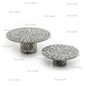 Ensemble de trois supports à gâteau en bois de style classique avec nacre et acrylique, avec support à dessert - Product Image 4