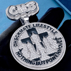 Colgante de Ajedrez Personalizado Iced Out de Plata 925 con Diamante Moissanita VVS, Diseño de Rey de Ajedrez Estilo Hip Hop, Colgante de Lujo y Destacado - Product Image 2