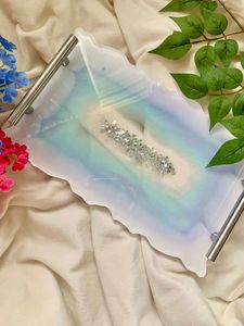 Plateau design en résine avec poignée en métal pour décoration de table de salon, de cuisine et de salle à manger. - Product Image 5