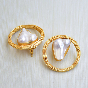 Boucles d'oreilles pendantes en labradorite et zircon plaqué or 14 carats, texture laiton mat de qualité supérieure, pièce tendance et audacieuse, unisexe, vente en gros - Product Image 2
