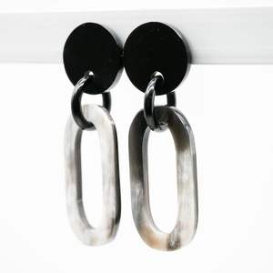 Pendientes de Cuerno de Búfalo Natural Blanco y Negro, Pendientes de Cuerno de Vaca Antiguos Hechos a Mano, Artesanía Natural - Product Image 5