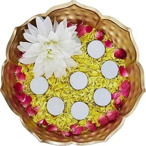 Solimo เชิงเทียนโลหะเคลือบเงาสีทองพร้อมชามดอกบัว Urli เทียนคริสต์มาสแบบลอยน้ำดอกไม้ตกแต่งสีทอง - Product Image 2