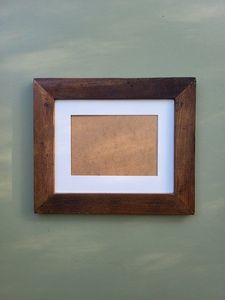 Cadre photo en bois fait à la main par des artisans expérimentés, garantissant une texture unique, une qualité durable et un aspect classique - Product Image 6