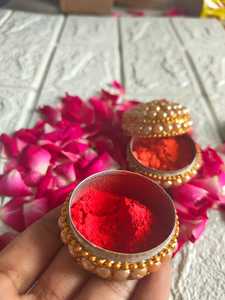Pequeño Haldi Kumkum Box Kumkum Holder Roli Chawal Holder Puja Favores Boda india y regalos de devolución Diseño surtido - Product Image 4