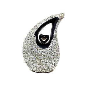 Urnas de lágrima de cremación para adultos de aluminio a precios bajos de Venta caliente de estilo elegante con urna funeraria grabada a mano India 2024 - Product Image 3