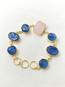 Preciosa pulsera de cadena hecha de Latón chapado en oro de 18K con Eslabones en forma de corazón; diseño adorable para un regalo de fiesta para mujeres - Product Image 2