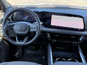 Chevrolet Tahoe Z71 4WD Automático Rojo 2024, Llantas de Aleación Usadas R18, Asientos de Cuero, Sistema de Navegación Ligero, Arranque Remoto, Volante a la Izquierda - Product Image 3