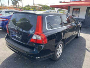 Volvo V70 3.2 4 portes Break 2009, Conduite à Gauche, Sièges en Cuir, Occasion, Caméra Arrière, 8 Airbags, Phares LED, Écran Tactile - Product Image 2