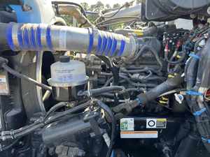 Camion plateau d'occasion 2019 348 à double essieu de 28 pieds - 350 CV, automatique, prêt à l'exportation mondiale - Product Image 5