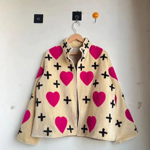 Veste matelassée en velours brodé Suzani beige rose, faite à la main, en coton, manteau d'hiver pour femmes, élégante, légère, idée cadeau - Product Image 1