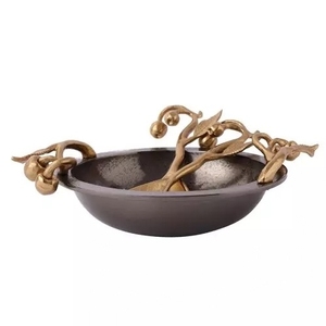 Bol de décoration de fruits en métal avec cuillères fantaisie Bol de rangement en aluminium de forme ronde pour la pièce maîtresse de la salle à manger - Product Image 1