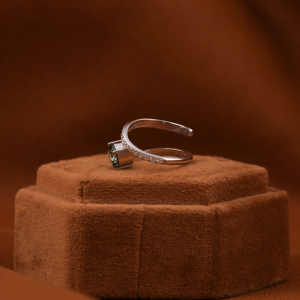 แหวนหมั้นบายพาสทองคำแท้18KT มีเพชรสีเขียวกลมปลูกในห้องปฏิบัติการขนาดเล็กเพชรที่สร้างการรับรองโดย IGI - Product Image 2