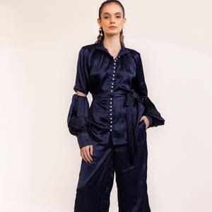 Conjunto de Dos Piezas en Satén Azul Medianoche, Vestidos Casuales de Verano y Primavera Tejidos Ecológicos con Detalle de Manga Recortada y Pantalón con Cintura Natural - Product Image 1