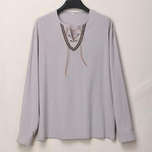 Camisa con Escote de Cordones Ideal para Recreaciones Históricas, Ferias Renacentistas y Atuendos Casuales - Product Image 3