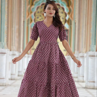 Robe de bal indienne en coton imprimé à la main, col en V, longueur genou, style bohème, motif floral, design tendance, naturel