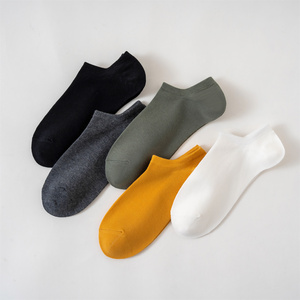 Calcetines deportivos unisex de poliéster de alta calidad con estampado de gimnasio antibacteriano personalizado bordado Casual Crew hombres disponibles negro antideslizante - Product Image 5