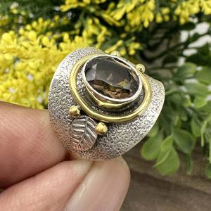 แหวนแต่งงาน/หมั้น ทรงโบฮีเมียน ทำมือ ดีไซน์หรูหรา เงินแท้ 925 สองสี ประดับควอตซ์สโมกกี้ ทรงรี - Product Image 5