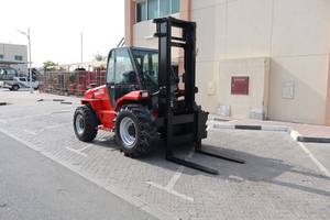Chariot élévateur tout-terrain Manitou M50-4 4x4 d'occasion 2008 avec cabine, capacité de levage élevée, pour la manutention en entrepôt et en cour - Product Image 5