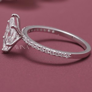 Anillo de Compromiso y Boda con Diamante Corte Marquesa Certificado por IGI, con Pavé, en Oro Amarillo/Rosa y Blanco de 18K - Product Image 3