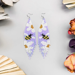 Pendientes de flecos de abeja y margaritas de cuentas moradas de verano, Pendientes colgantes hechos a mano bohemios, joyería de declaración de cuentas, regalo de cuentas florales para ella - Product Image 3