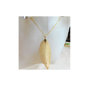 Fabrication pendentif en laiton Accessoires de bijoux Bijoux en laiton Pendentif feuille plaqué or Charm feuille top vente - Product Image 1